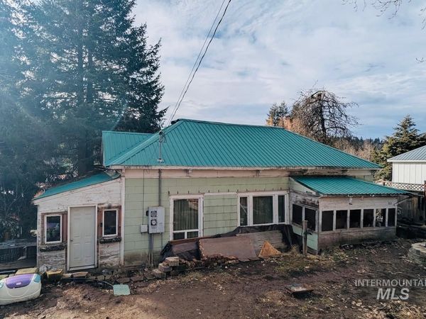 411 S Pine St, Troy, ID 83871