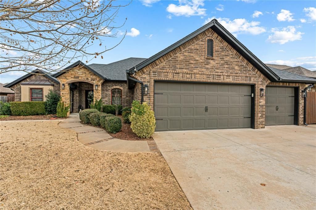 2124 Sycamore Creek Avenue, Yukon, OK 73099 Main Photo