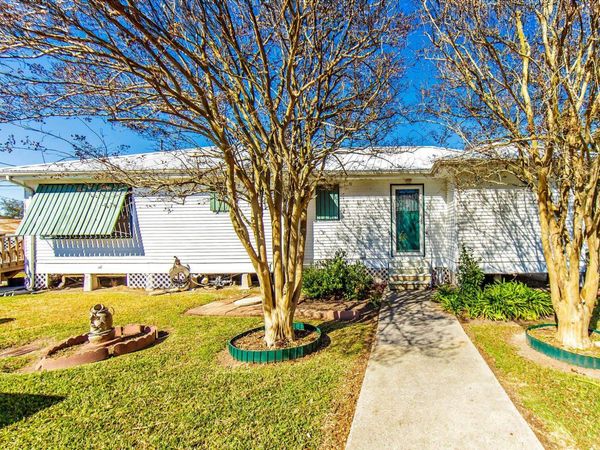 128 St Mary St, Golden Meadow, LA 70357