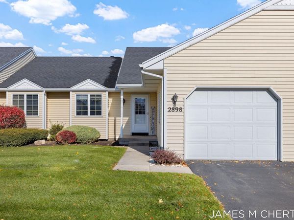 2898 Parkside Drive, Unit 40, Jenison, MI 49428