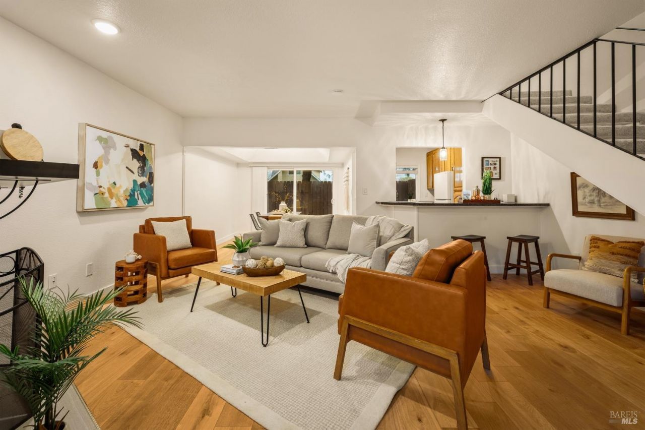 299 Shasta Drive, Vacaville, CA 95687 Main Photo