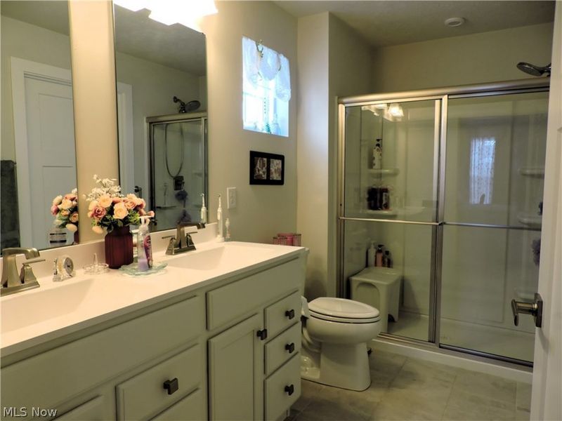 129 W Spring Drive, Elyria, OH 44035 Photo 10