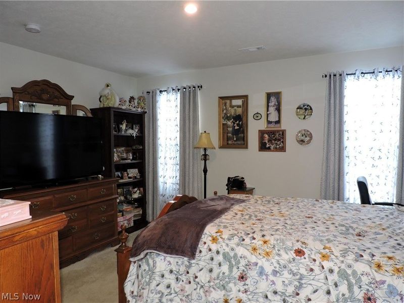 129 W Spring Drive, Elyria, OH 44035 Photo 9