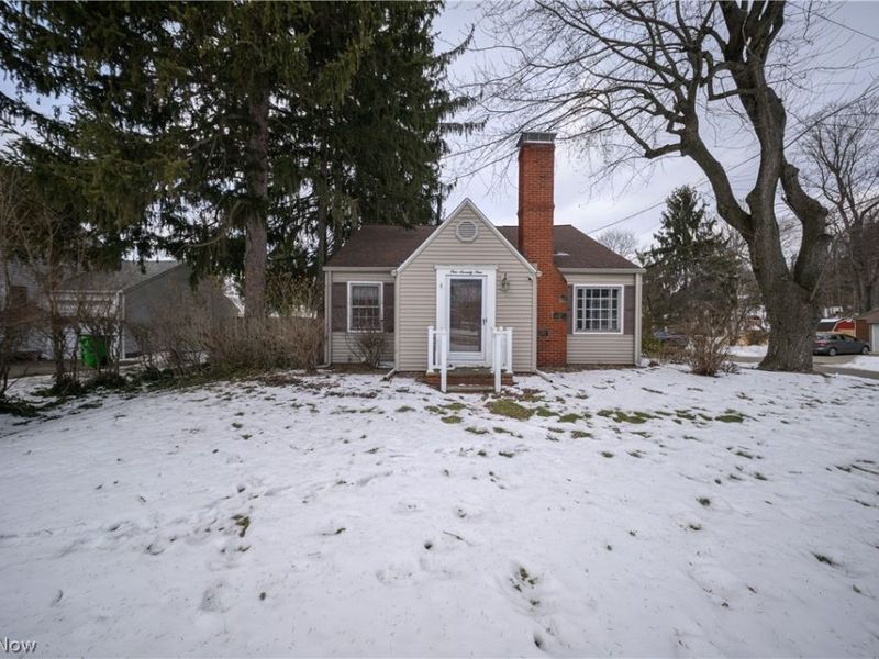 179 Everhard Road SW, Canton, OH 44709 Photo 1