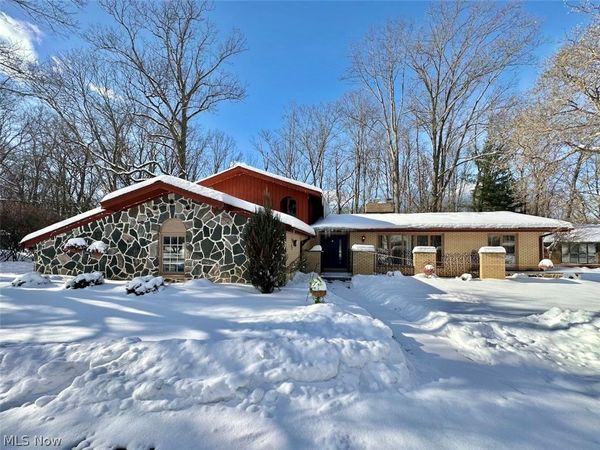 8630 Hollis Lane, Brecksville, OH 44141