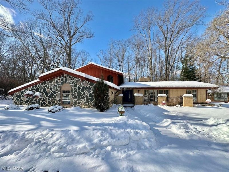 8630 Hollis Lane, Brecksville, OH 44141 Photo 1