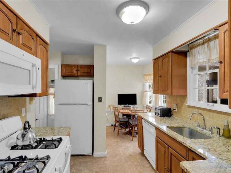 3530 Glencairn Road, Shaker Heights, OH 44122 Photo 9