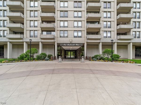 1 Bratenahl Place, Unit 1101, Bratenahl, OH 44108