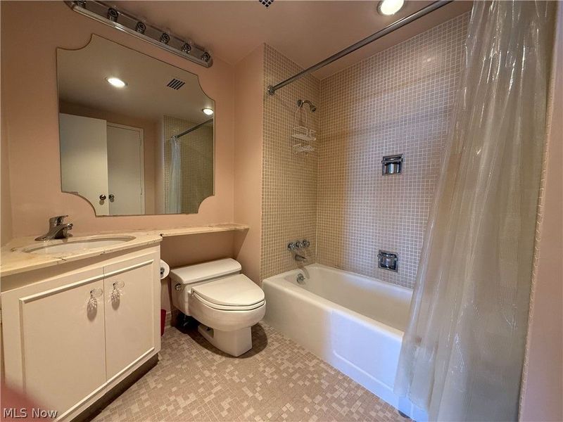 1 Bratenahl Place, Unit 1101, Bratenahl, OH 44108 Photo 12