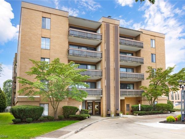 22555 Center Ridge Road, Unit 403, Rocky River, OH 44116