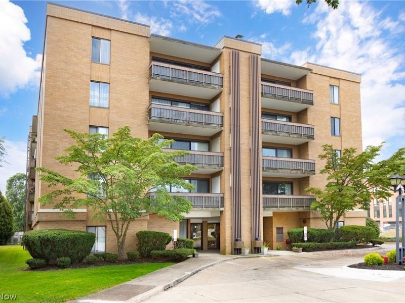 22555 Center Ridge Road, Unit 403, Rocky River, OH 44116 Photo 1