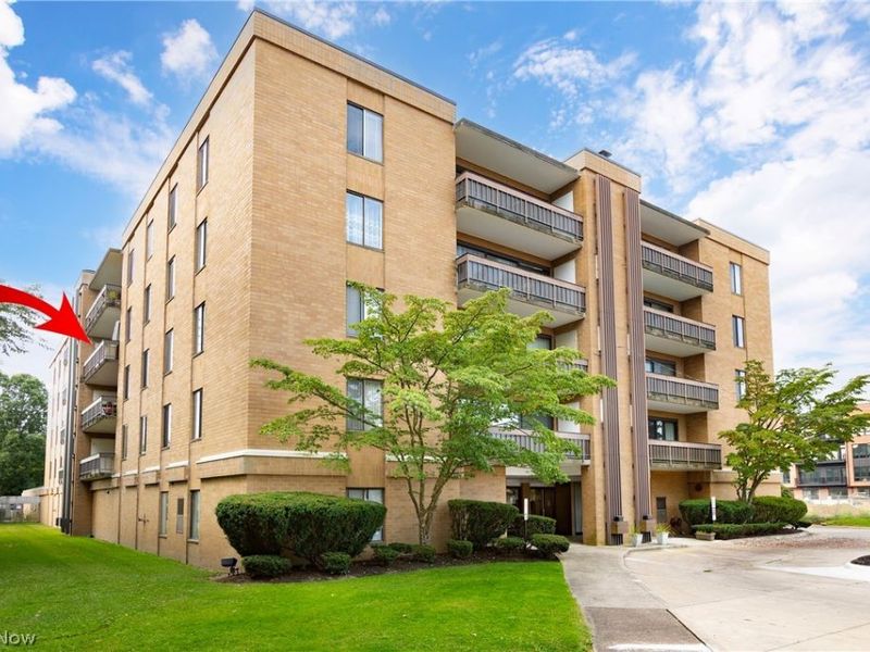 22555 Center Ridge Road, Unit 403, Rocky River, OH 44116 Photo 2