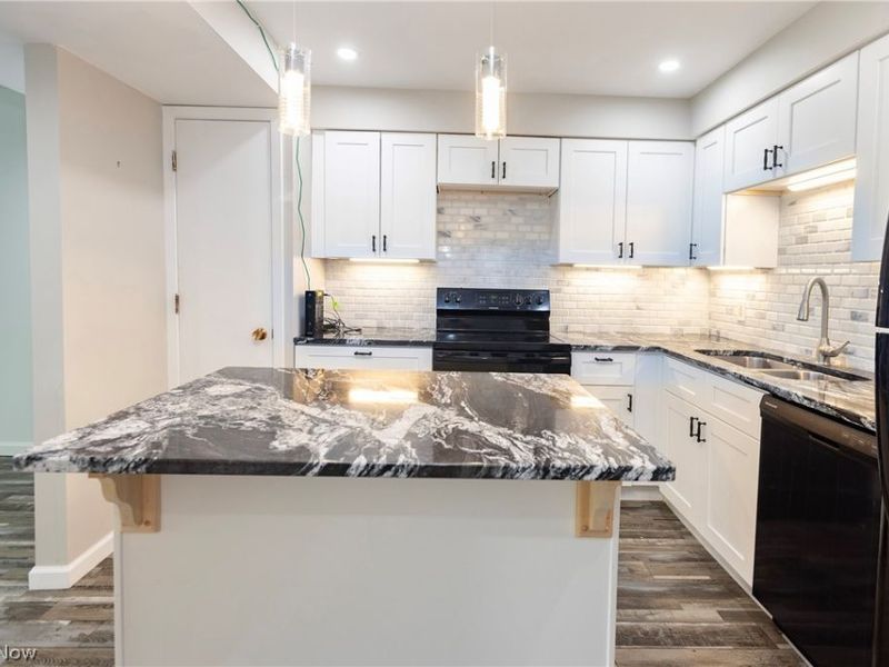 22555 Center Ridge Road, Unit 403, Rocky River, OH 44116 Photo 24