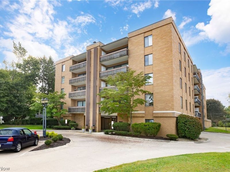 22555 Center Ridge Road, Unit 403, Rocky River, OH 44116 Photo 3