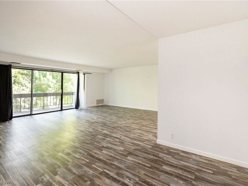 22555 Center Ridge Road, Unit 403, Rocky River, OH 44116 Photo 8