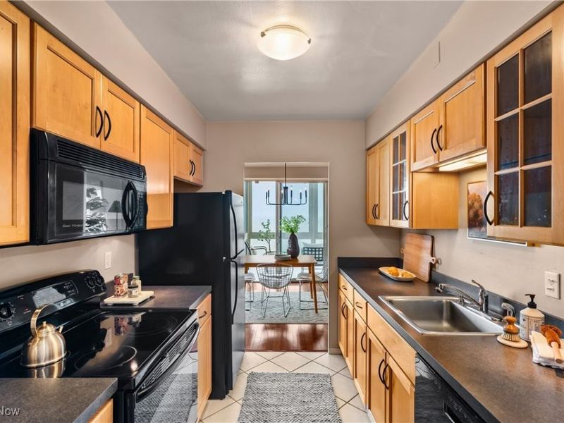 12520 Edgewater Drive, Unit 1605, Lakewood, OH 44107 Photo 17