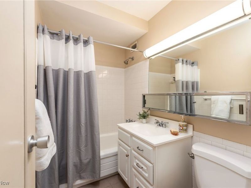 12520 Edgewater Drive, Unit 1605, Lakewood, OH 44107 Photo 32