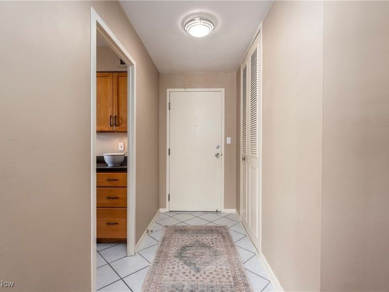 12520 Edgewater Drive, Unit 1605, Lakewood, OH 44107 Photo 5