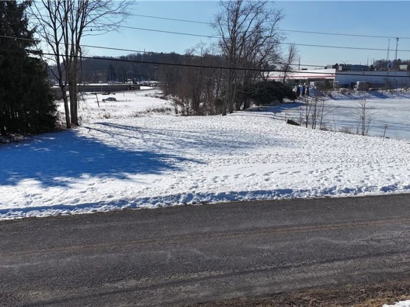 48661 Lakeview Circle, East Liverpool, OH 43920 Photo 1