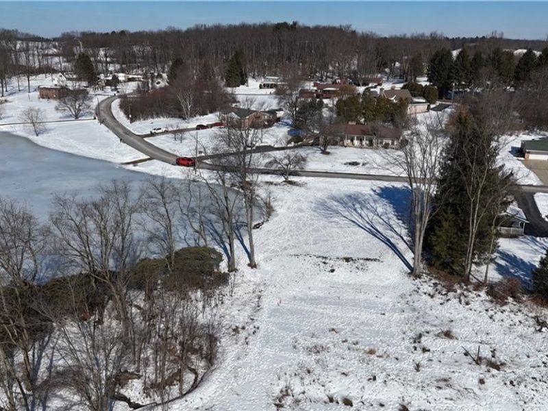 48661 Lakeview Circle, East Liverpool, OH 43920 Photo 2