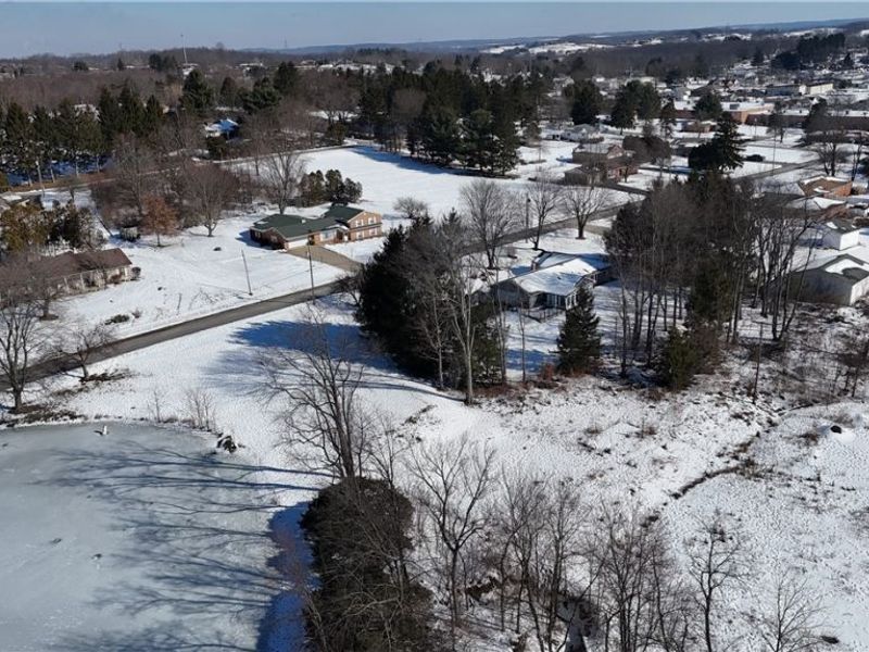 48661 Lakeview Circle, East Liverpool, OH 43920 Photo 4