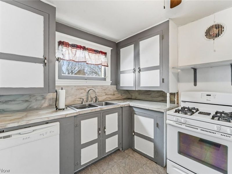 34 N Bon Air Avenue, Youngstown, OH 44509 Photo 9