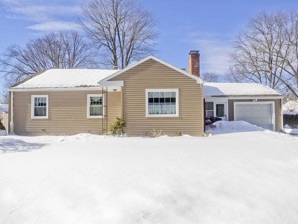 854 Grayson Dr, Springfield, MA 01119