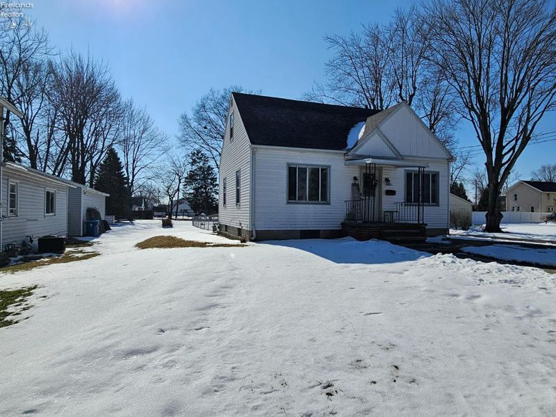 121 Bank Street, Oak Harbor, OH 43449 Photo 16