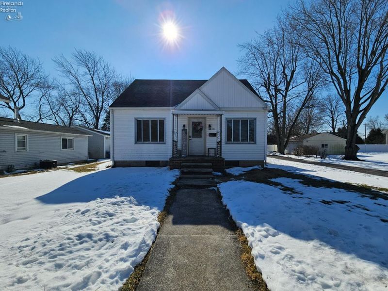 121 Bank Street, Oak Harbor, OH 43449 Photo 2