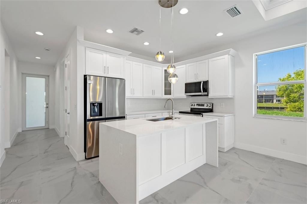 1107 SE 38th St , Cape Coral, FL 33904 Photo