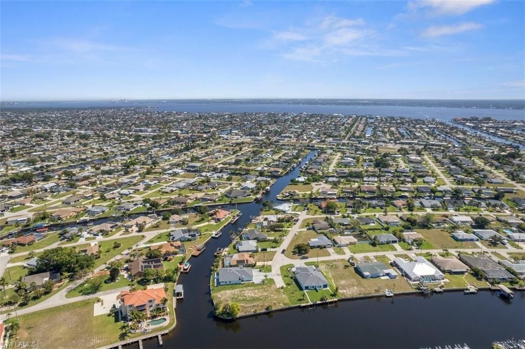 1107 SE 38th St , Cape Coral, FL 33904 Photo