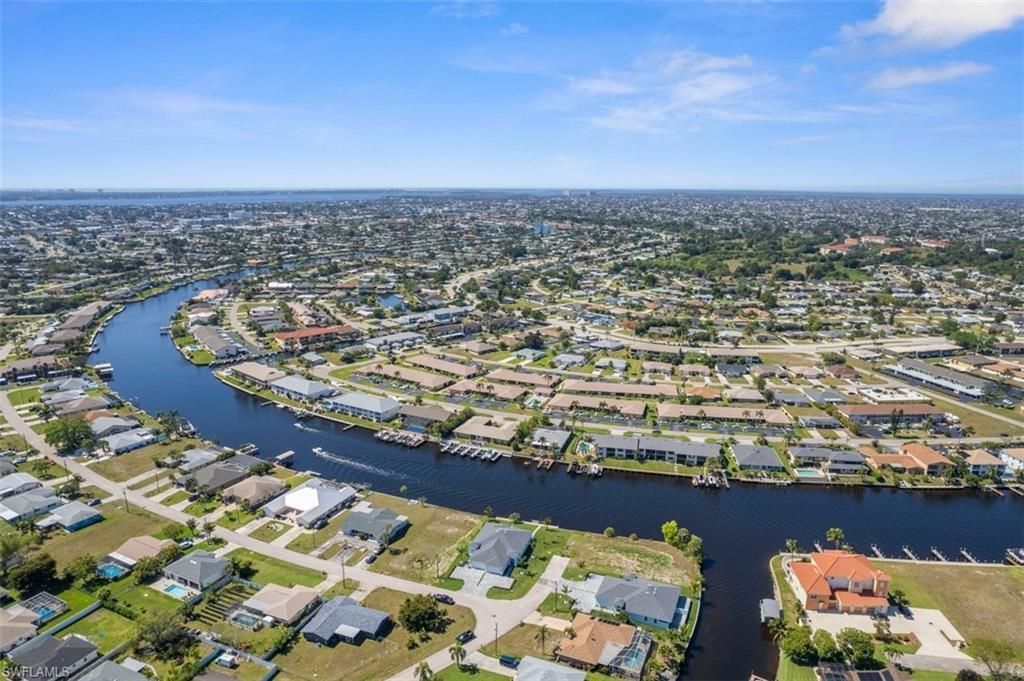 1105 SE 38th St, Cape Coral, FL 33904 Photo