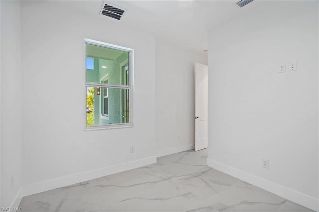 1105 SE 38th St, Cape Coral, FL 33904 Photo