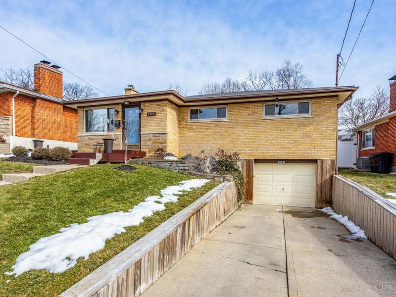 1320 Thurnridge Drive, Reading, OH 45215 Photo 2