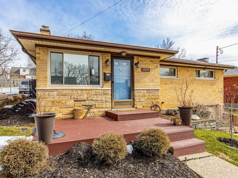 1320 Thurnridge Drive, Reading, OH 45215 Photo 3