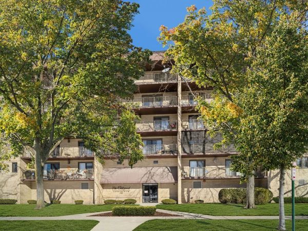 1380 Oakwood Avenue, Unit 306, Des Plaines, IL 60016