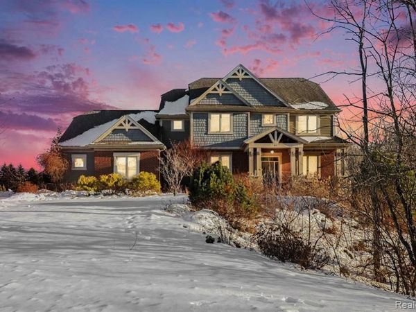 451 Oak Arbor Circle E, Oakland Twp, MI 48306