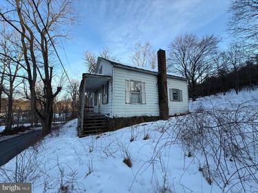140 CREEK ROAD, SHERMANS DALE, PA 17090