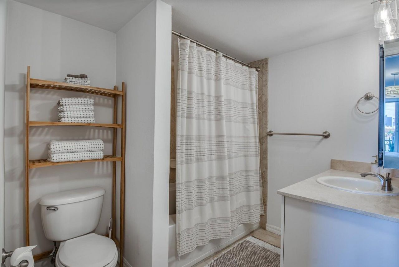 600 S Dixie Highway, Unit 254, West Palm Beach, FL 33401 Photo