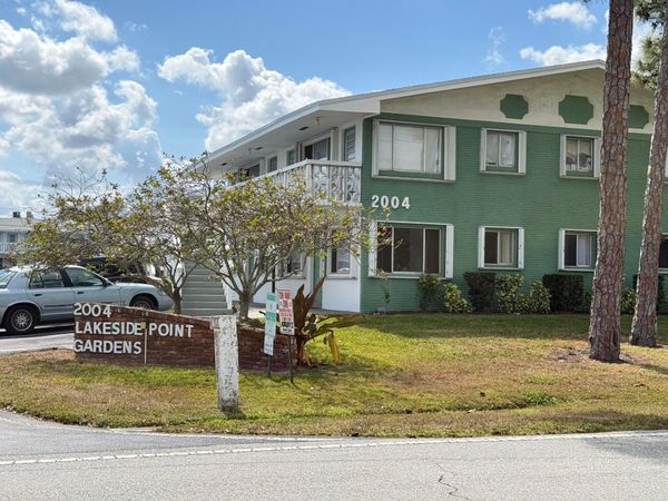 2004 Lake Osborne Drive, Unit 4, Lake Worth Beach, FL 33461