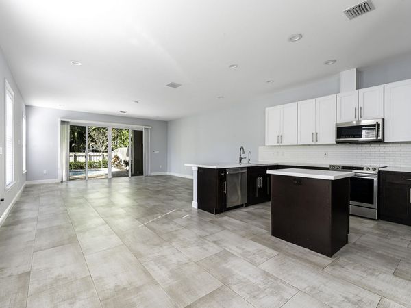 1031 NE 13th Avenue, Fort Lauderdale, FL 33304