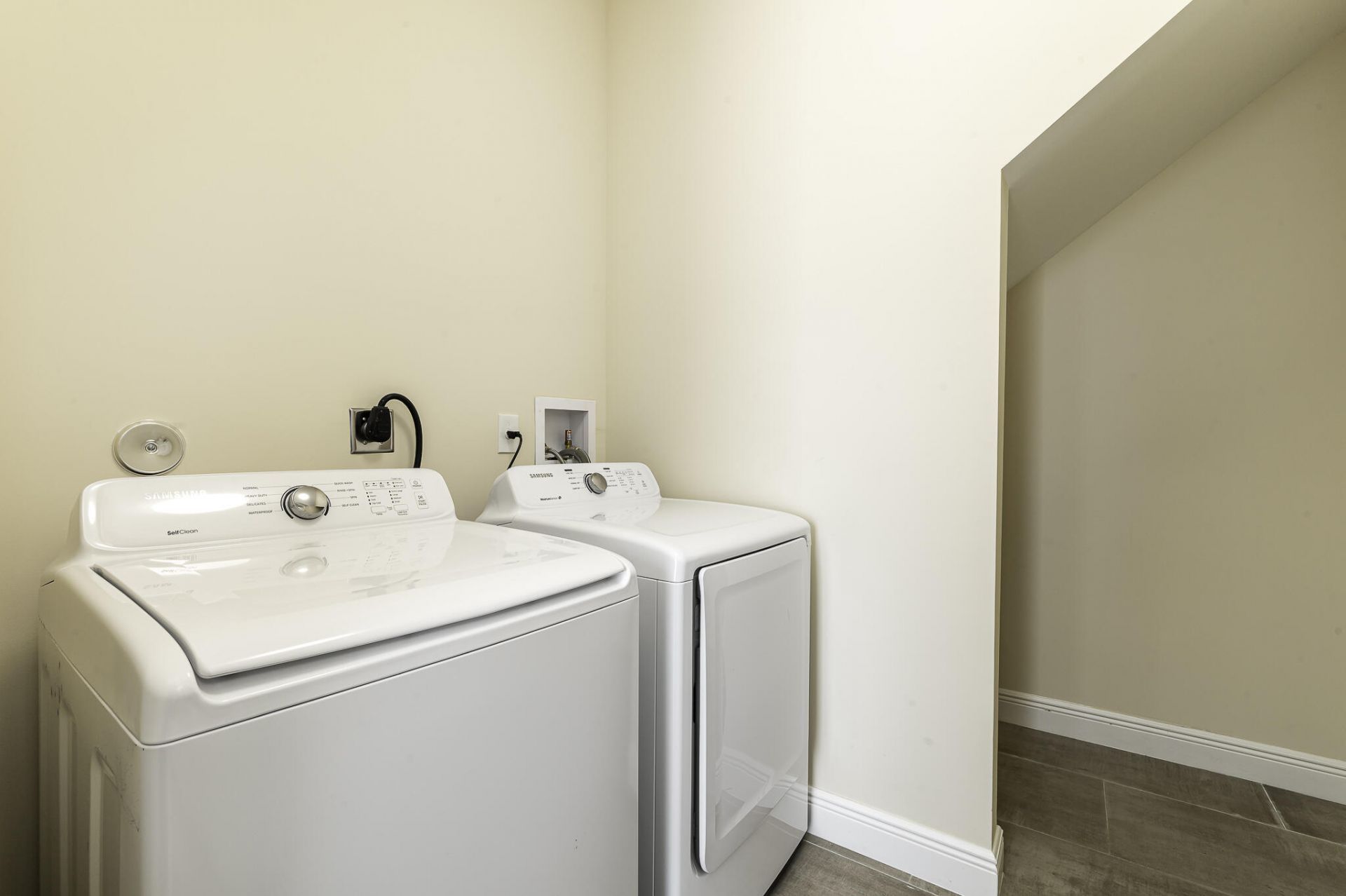 1031 NE 13th Avenue, Fort Lauderdale, FL 33304 Photo