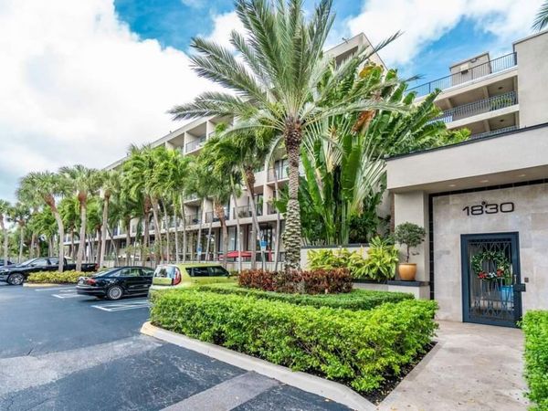 1830 Embassy Drive, Unit 121, West Palm Beach, FL 33401
