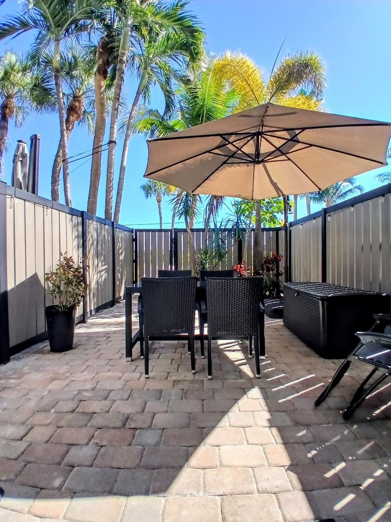 1830 Embassy Drive, Unit 121, West Palm Beach, FL 33401 Photo