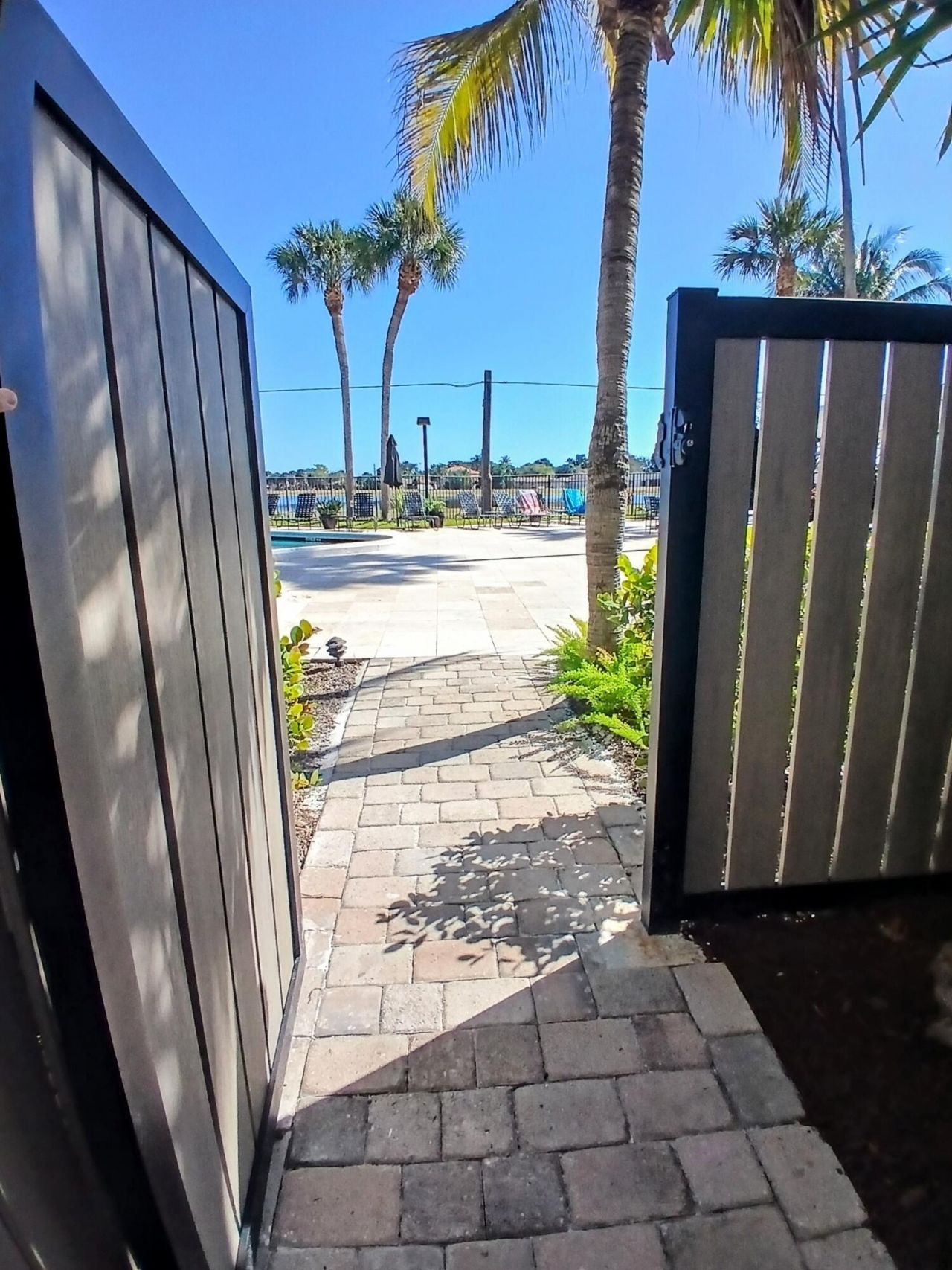 1830 Embassy Drive, Unit 121, West Palm Beach, FL 33401 Photo