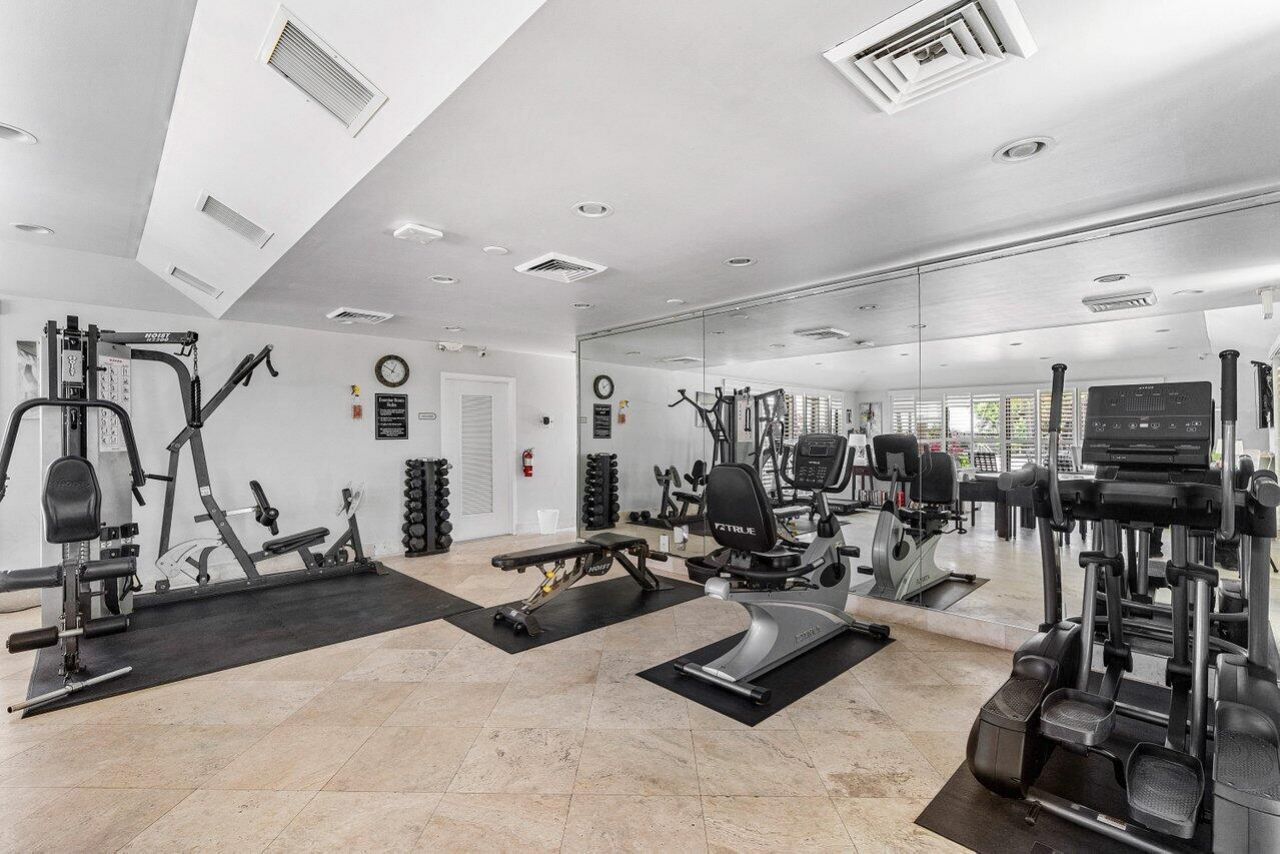 1830 Embassy Drive, Unit 121, West Palm Beach, FL 33401 Photo