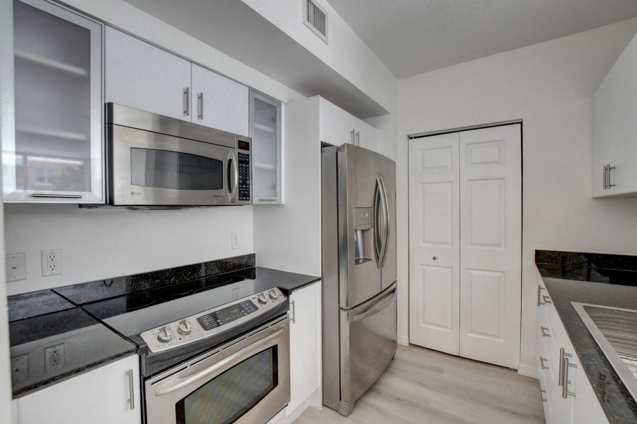 700 E Boynton Beach Boulevard, Unit 403, Boynton Beach, FL 33435 Photo