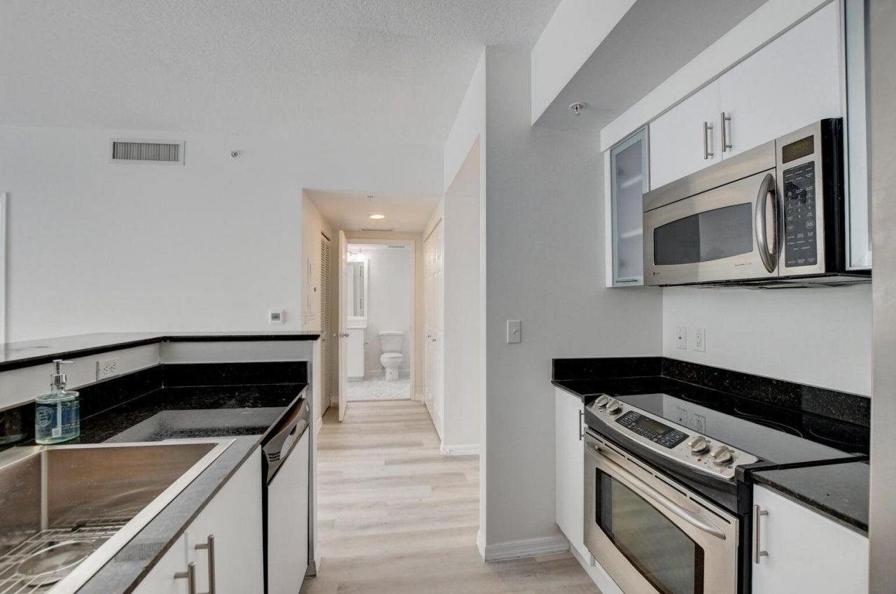 700 E Boynton Beach Boulevard, Unit 403, Boynton Beach, FL 33435 Photo