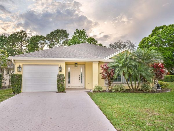226 Moccasin Trail W, Jupiter, FL 33458