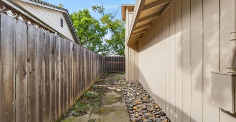 7717 Valley Wood Dr, Sacramento, CA 95828 Photo